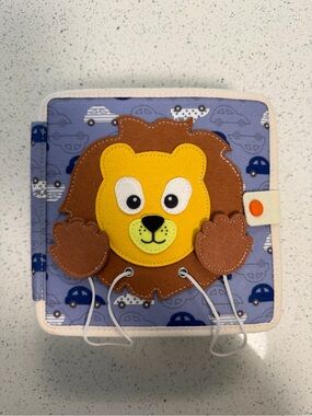 Lion Felt Quiet Book Approximately 7.87x 7.87 inches